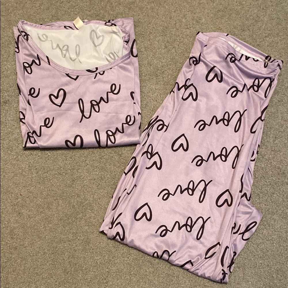 SHEIN Purple Heart & Letter Graphic Pajama Set